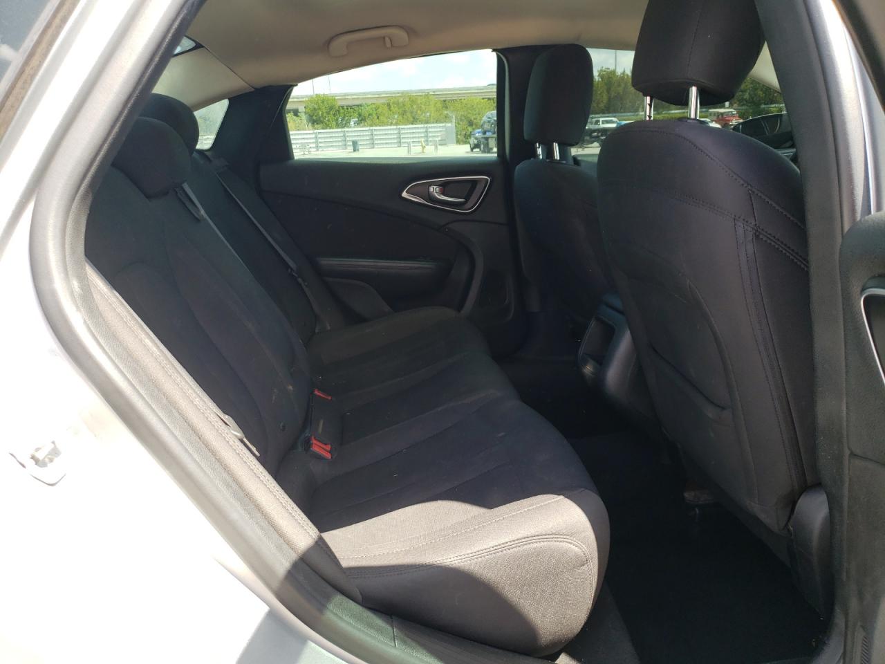 Фото 6 с аукциона – 2015 CHRYSLER 200 LIMITE с VIN 1C3CCCAB6FN657388