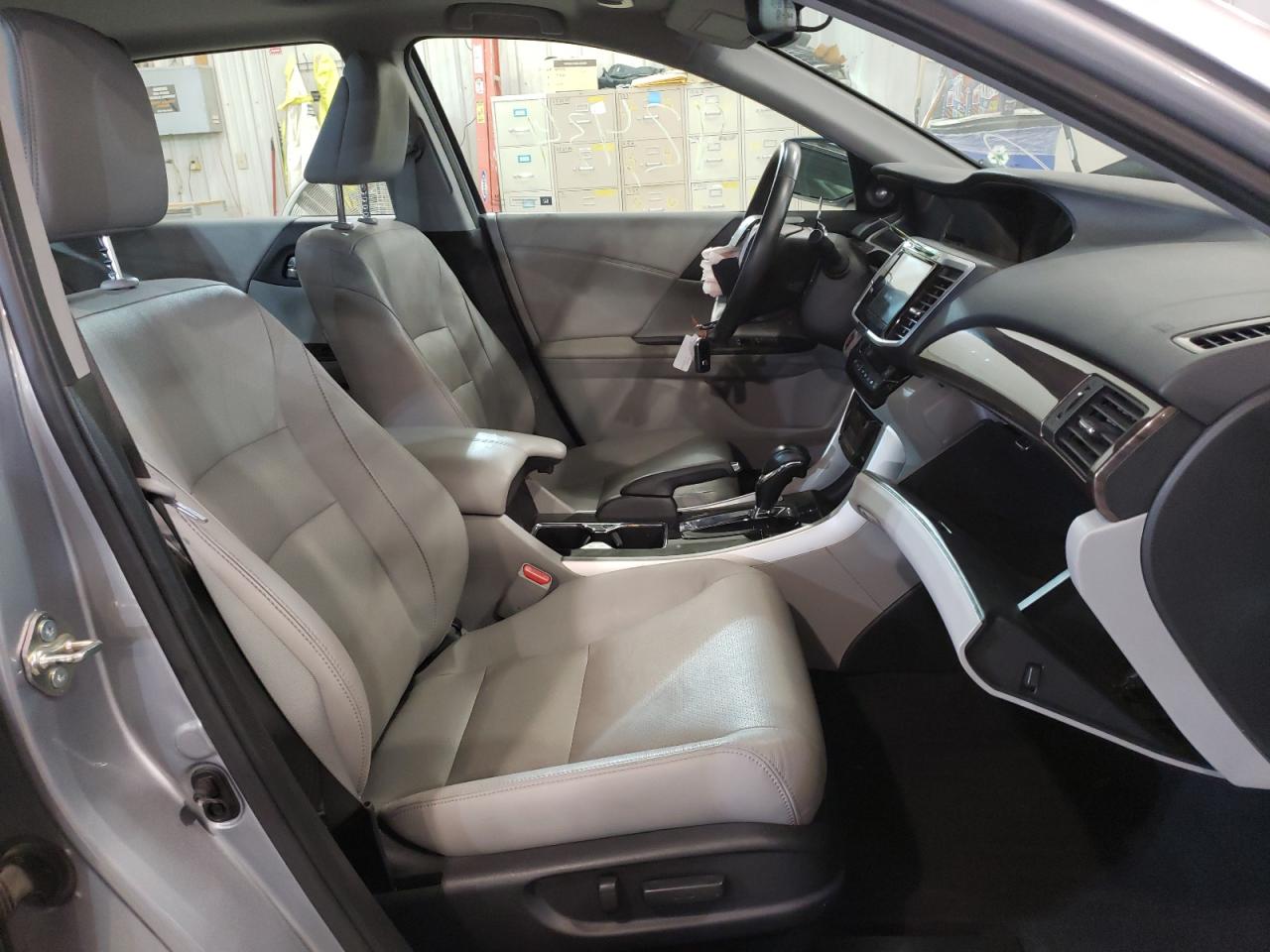 Photo 5 from auction – 2017 HONDA ACCORD EXL with VIN 1HGCR2F80HA110730