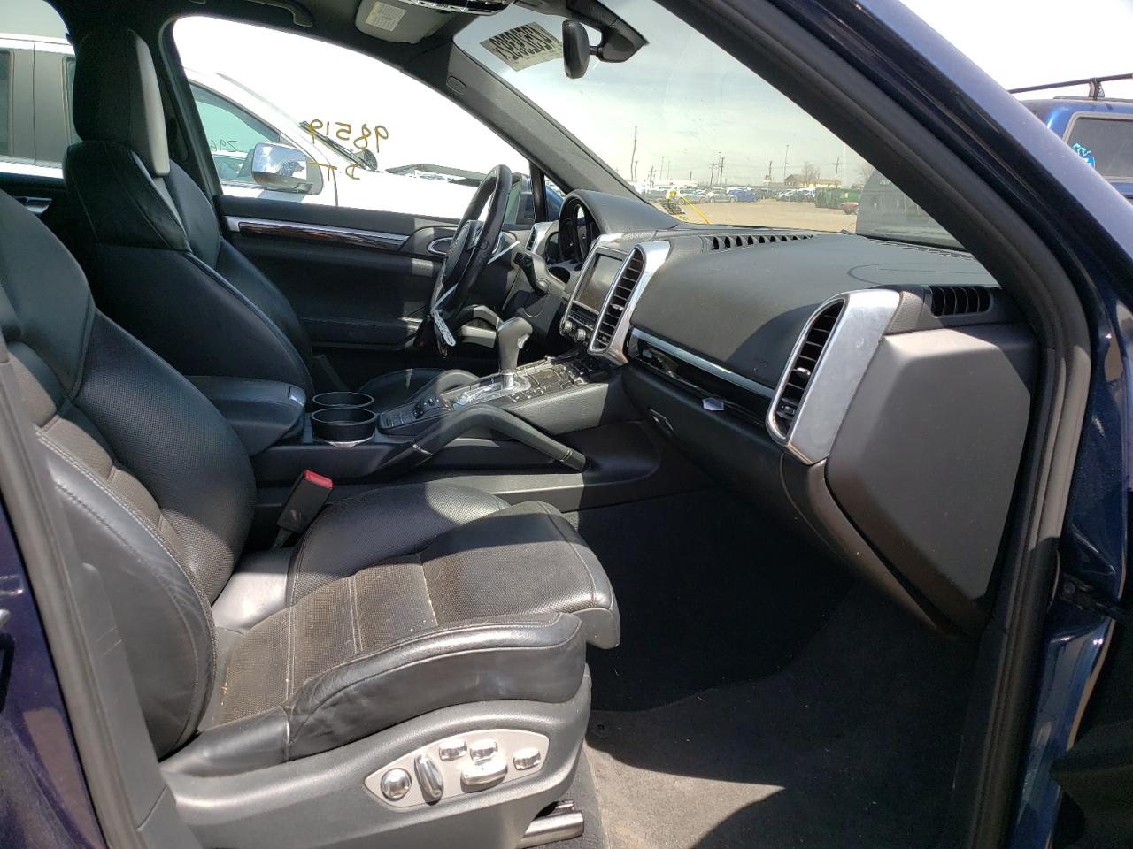 Photo 5 from auction – 2011 PORSCHE CAYENNE S with VIN WP1AE2A28BLA91715
