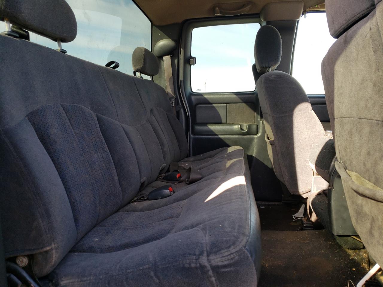 Photo 6 from auction – 2002 CHEVROLET SILVERADO with VIN 2GCEC19V021325532