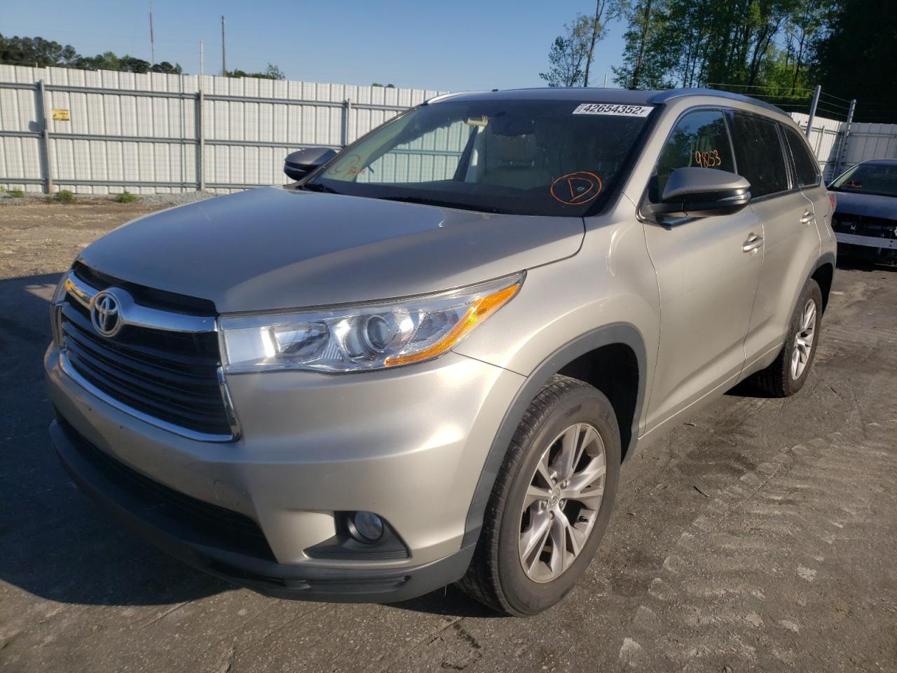 Photo 2 from auction – 2014 TOYOTA HIGHLANDER with VIN 5TDKKRFH1ES021237
