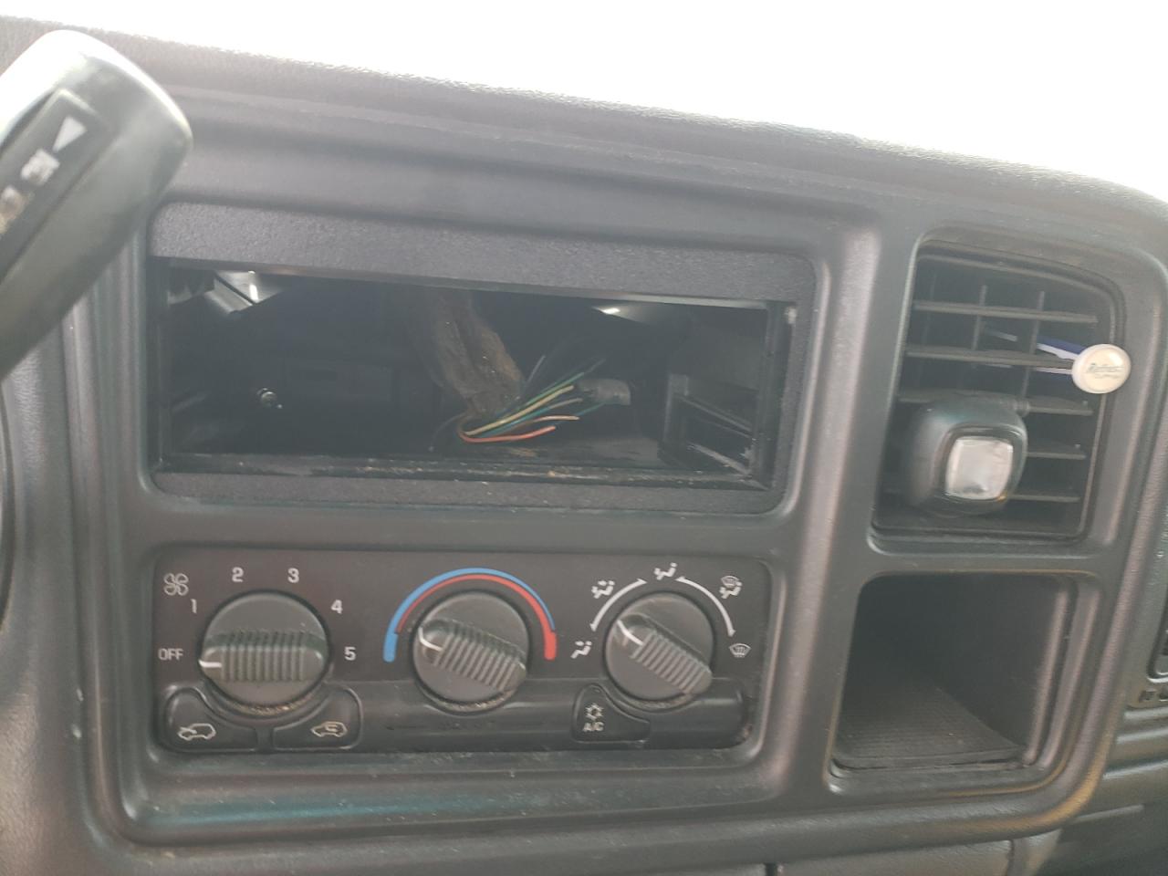 Photo 9 from auction – 2002 CHEVROLET SILVERADO with VIN 1GCGC13U72F210329