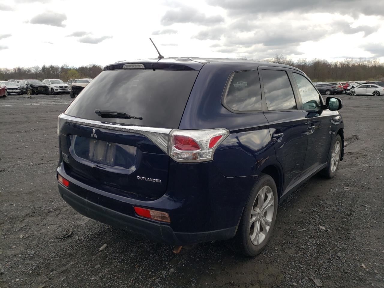 Photo 4 from auction – 2014 MITSUBISHI OUTLANDER with VIN JA4AD3A39EZ016391