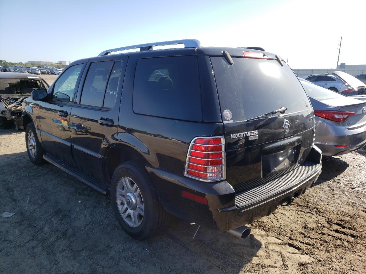 Photo 3 from auction – 2004 MERCURY MOUNTAINEE with VIN 4M2DU86W14ZJ25584