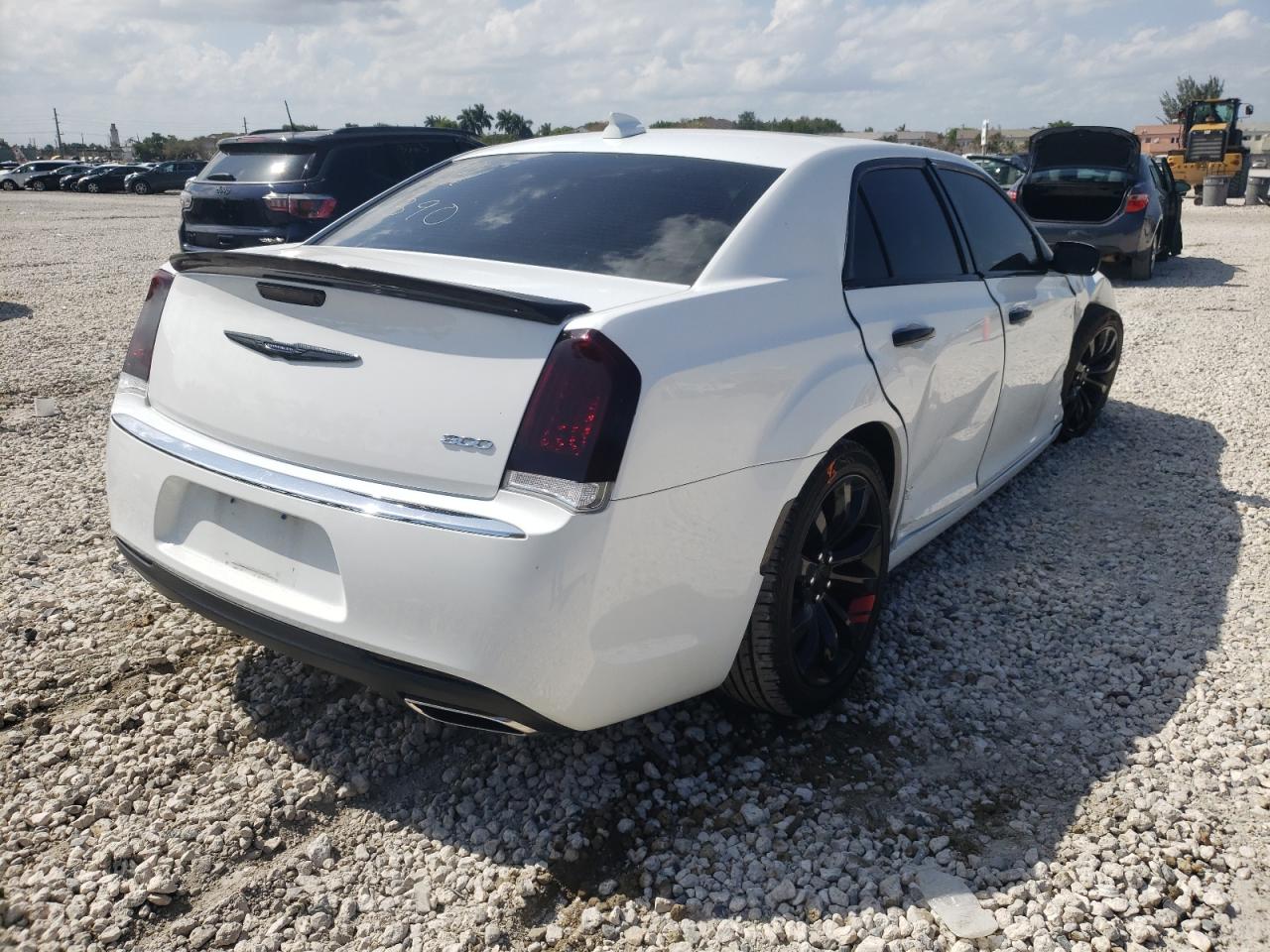 Photo 4 from auction – 2020 CHRYSLER 300 LIMITE with VIN 2C3CCAEG4LH124390