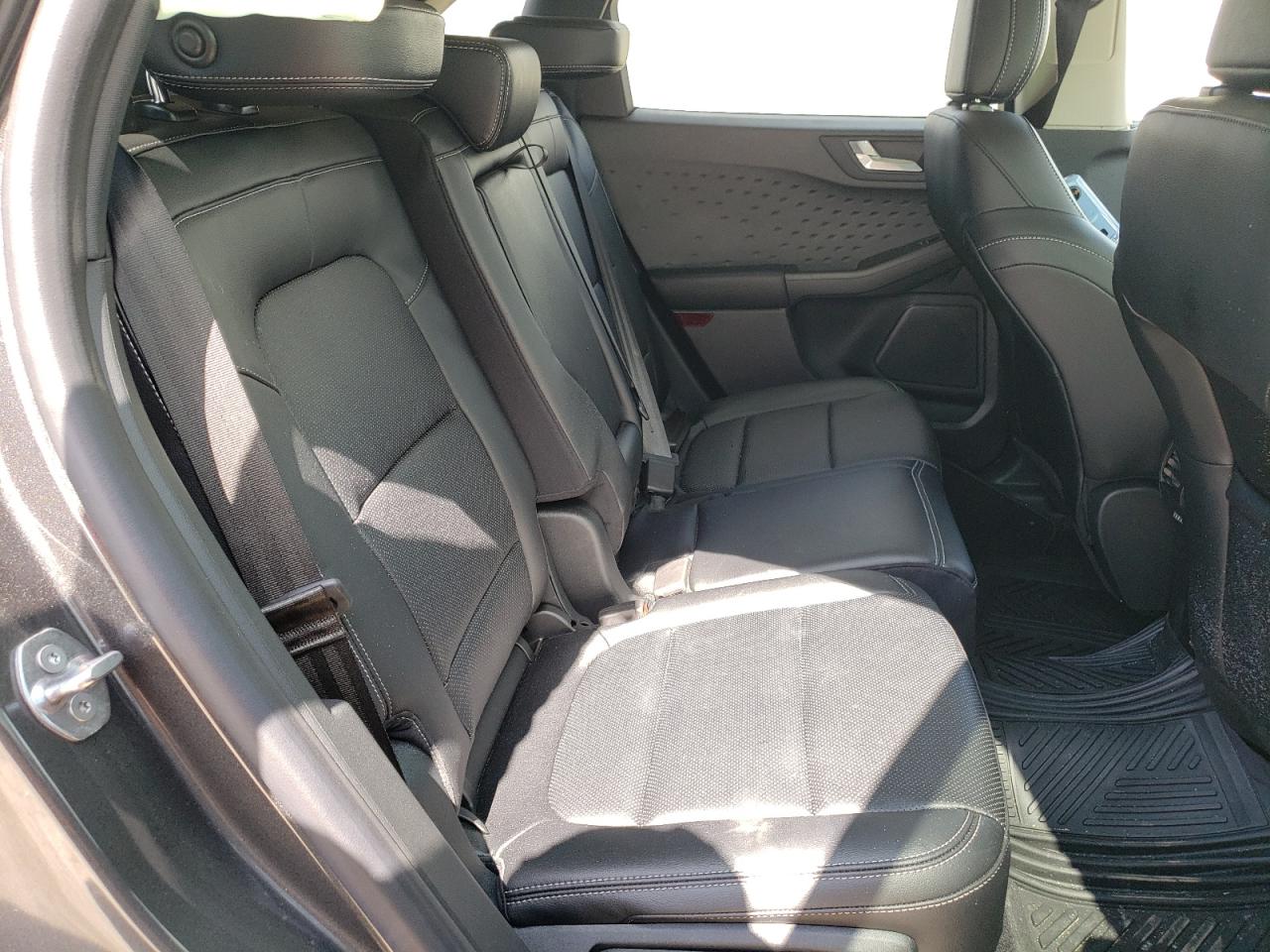Photo 6 from auction – 2020 FORD ESCAPE SEL with VIN 1FMCU9H69LUC17683