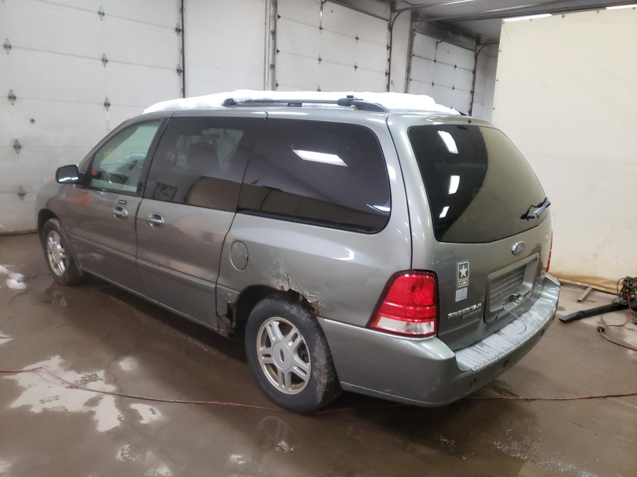 Photo 3 from auction – 2004 FORD FREESTAR S with VIN 2FMDA52204BA89062