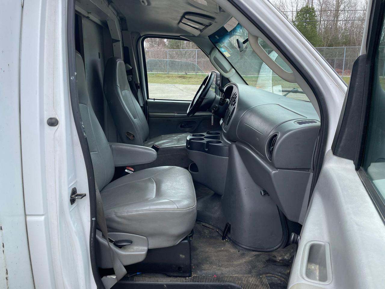 Photo 9 from auction – 2006 FORD ECONOLINE with VIN 1FDWE35P76DA40169