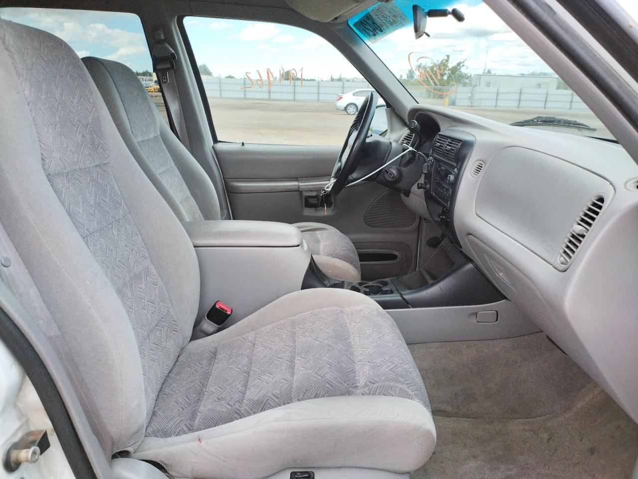 Photo 5 from auction – 1998 FORD EXPLORER with VIN 1FMZU34E4WZA95052