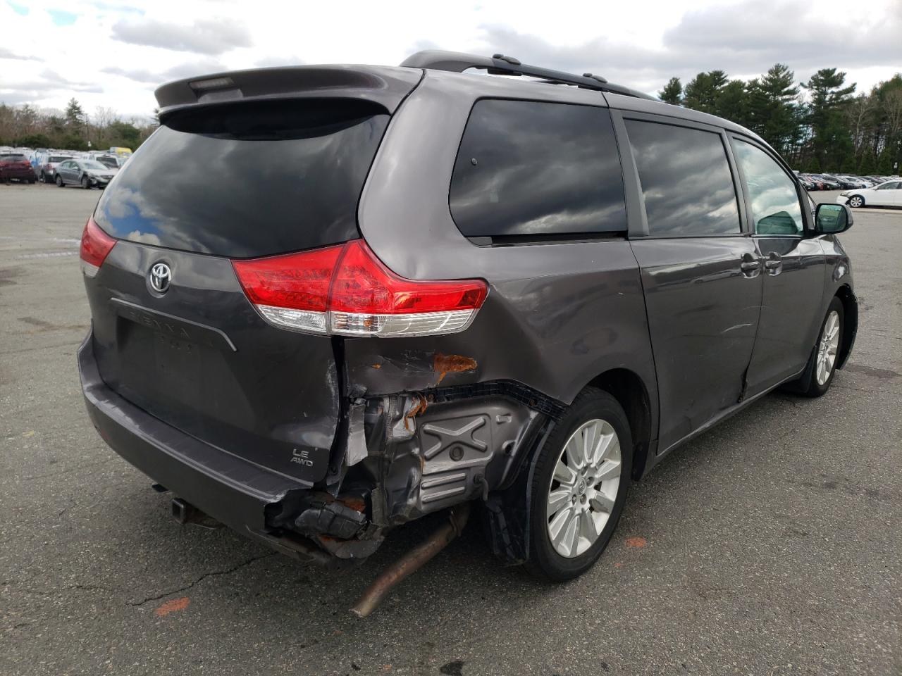 Photo 4 from auction – 2011 TOYOTA SIENNA LE with VIN 5TDJK3DC8BS012451
