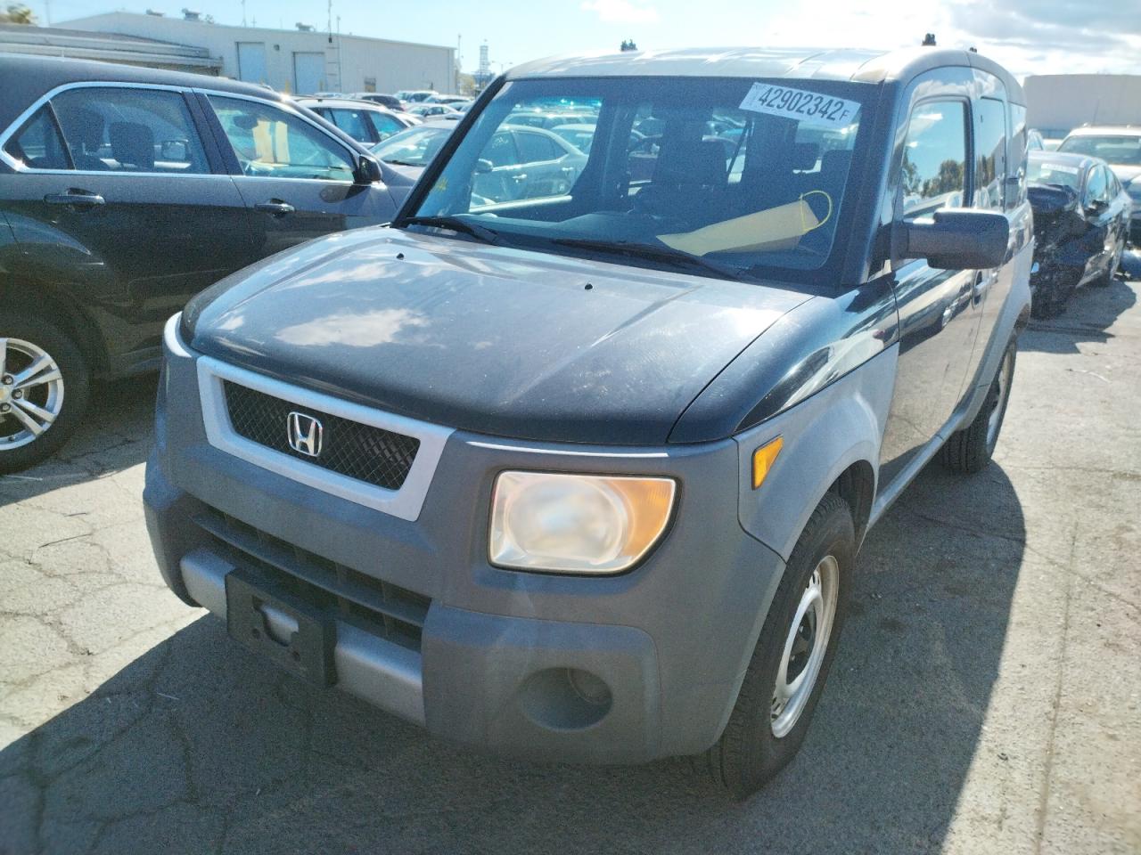 Photo 2 from auction – 2003 HONDA ELEMENT DX with VIN 5J6YH17213L012812