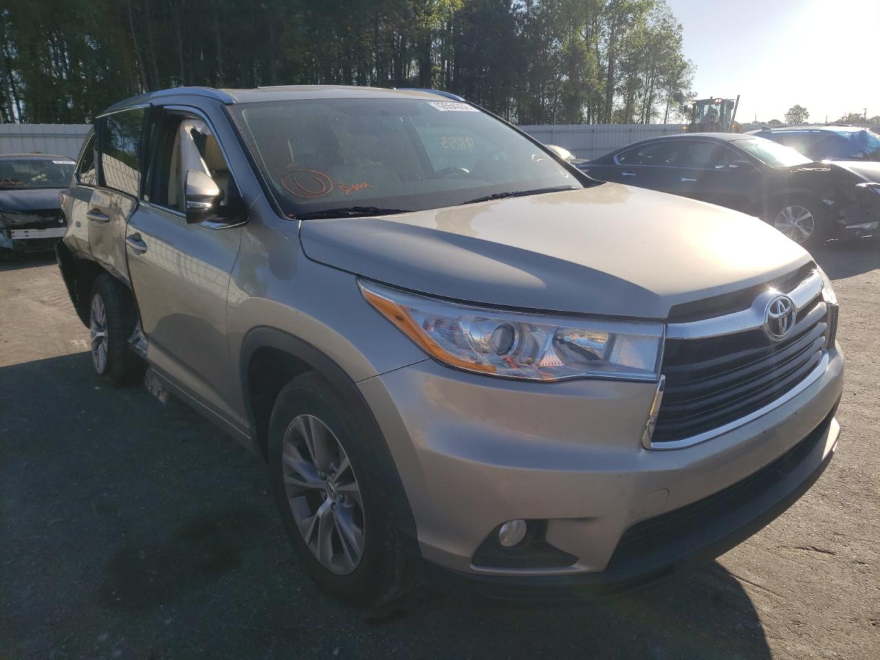 TOYOTA HIGHLANDER 2014 with VIN 5TDKKRFH1ES021237 - Photo from auction