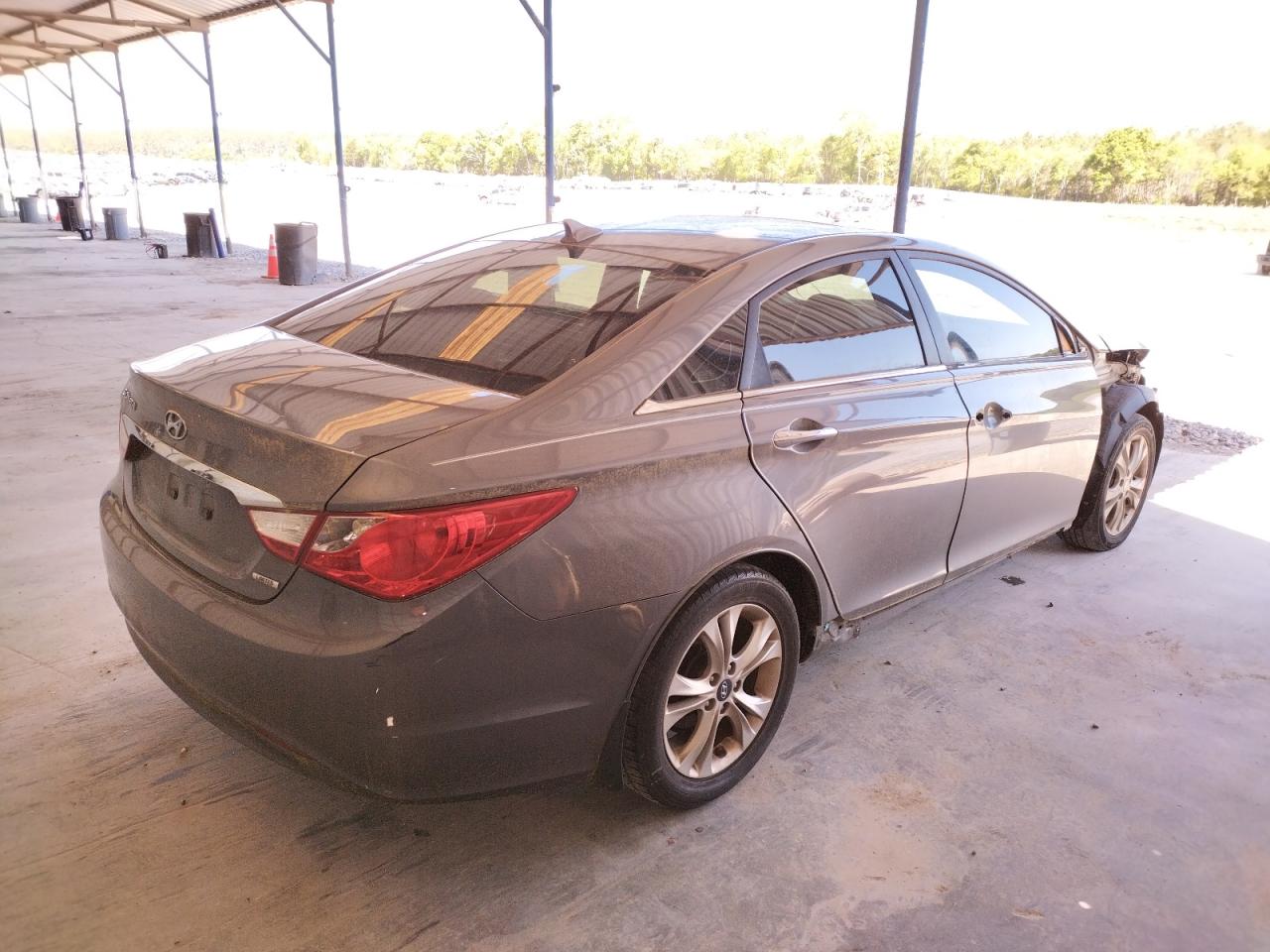 Photo 4 from auction – 2011 HYUNDAI SONATA SE with VIN 5NPEC4AC7BH267705