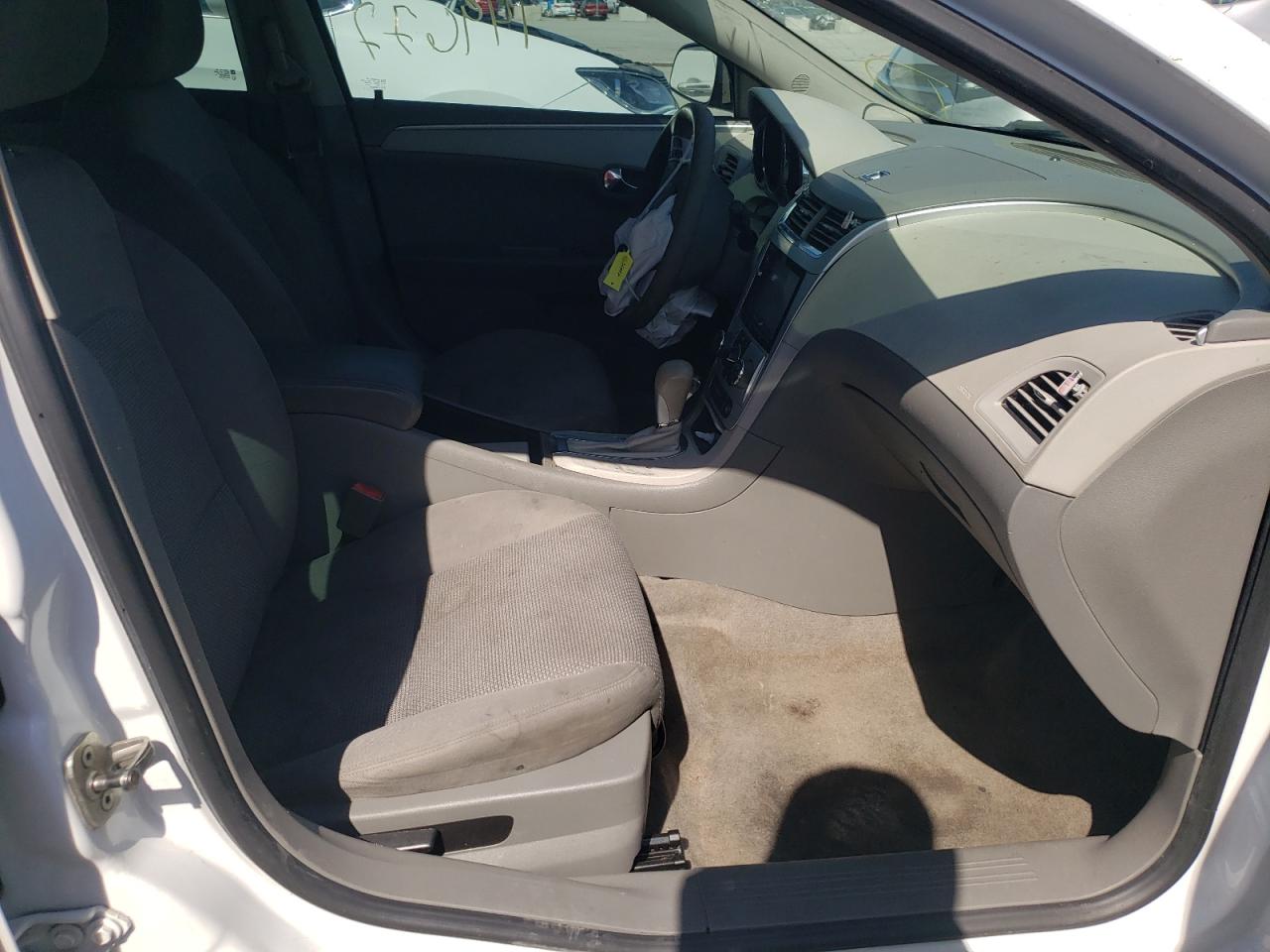 Photo 5 from auction – 2011 CHEVROLET MALIBU LS with VIN 1G1ZA5EU6BF344759