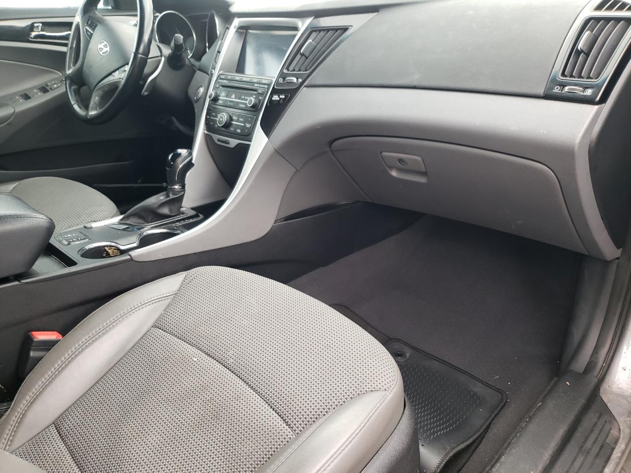 Photo 5 from auction – 2014 HYUNDAI SONATA SE with VIN 5NPEC4AC5EH825491