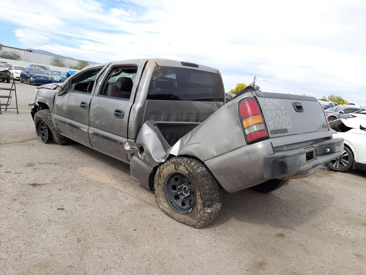 Photo 3 from auction – 2007 GMC NEW SIERRA with VIN 2GTEC13V071108000