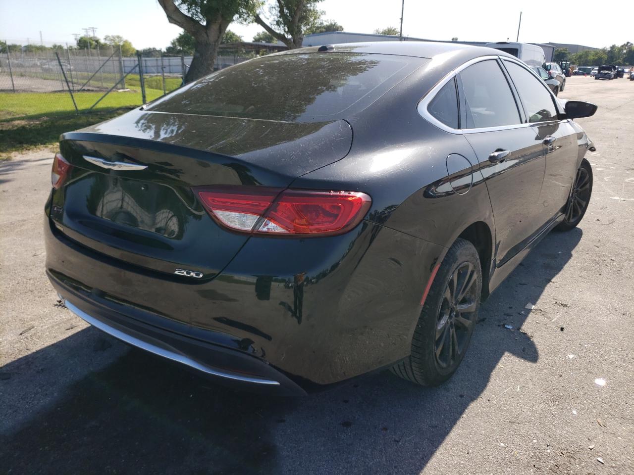 Photo 4 from auction – 2015 CHRYSLER 200 LIMITE with VIN 1C3CCCAB0FN637685