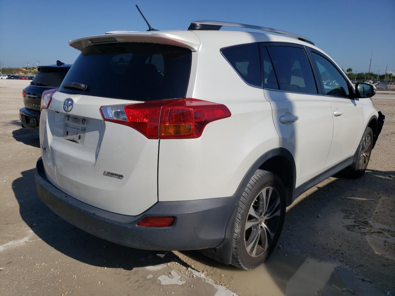 Photo 4 from auction – 2015 TOYOTA RAV4 LIMIT with VIN 2T3YFREV1FW179826