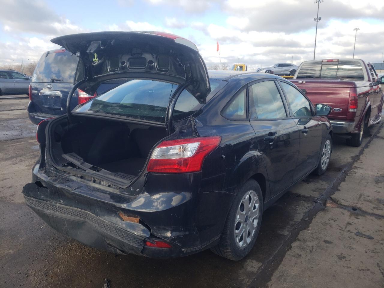 Photo 4 from auction – 2014 FORD FOCUS SE with VIN 1FADP3F23EL331416