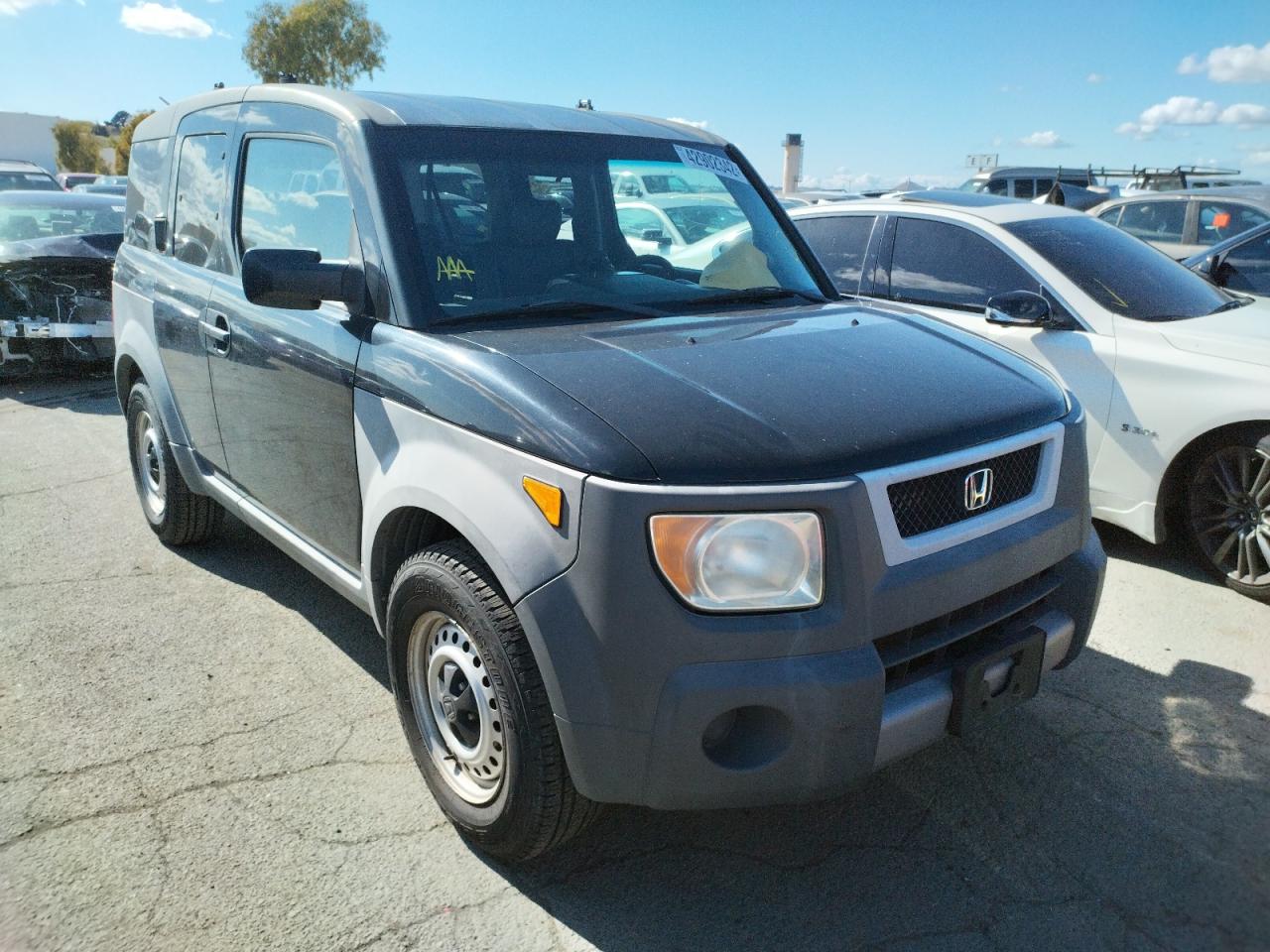 HONDA ELEMENT DX 2003 with VIN 5J6YH17213L012812 - Photo from auction