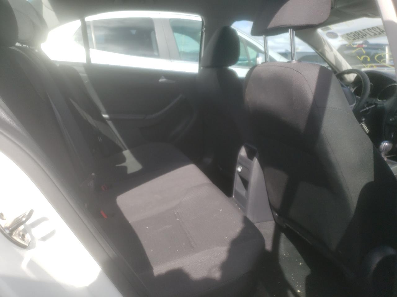 Photo 6 from auction – 2015 VOLKSWAGEN JETTA BASE with VIN 3VW2K7AJ5FM350861