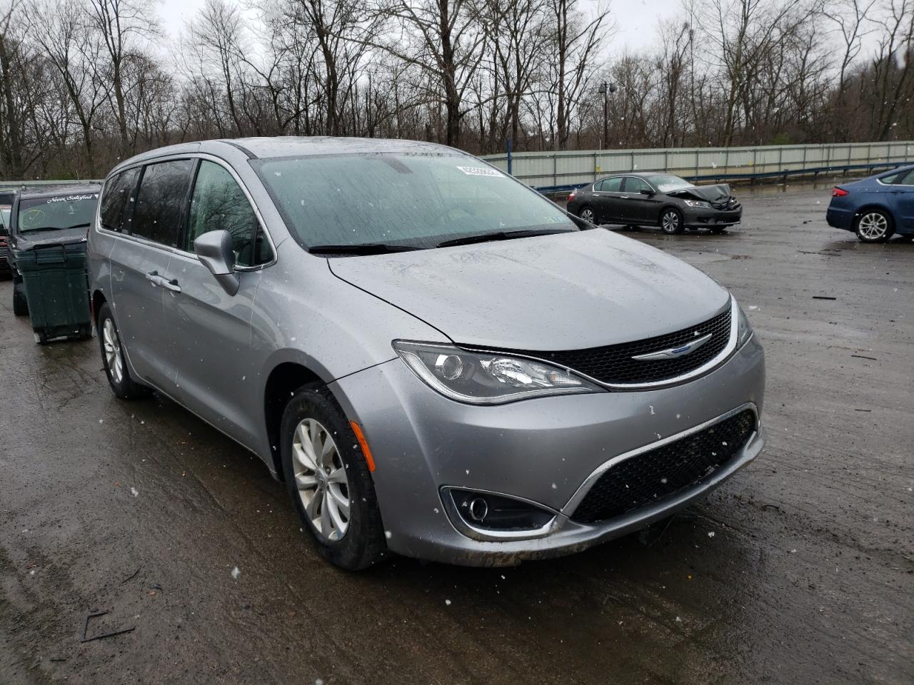 CHRYSLER PACIFICA T 2019 with VIN 2C4RC1FGXKR550193 - Photo from auction