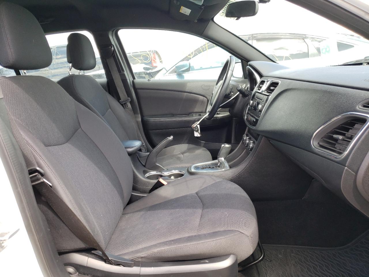 Photo 5 from auction – 2013 CHRYSLER 200 TOURIN with VIN 1C3CCBBB3DN503579
