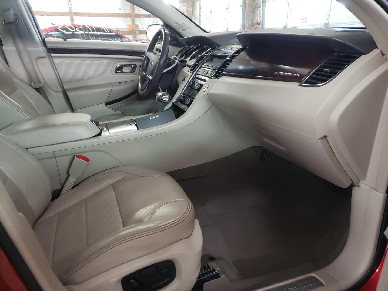 Photo 5 from auction – 2010 FORD TAURUS LIM with VIN 1FAHP2FW5AG129775