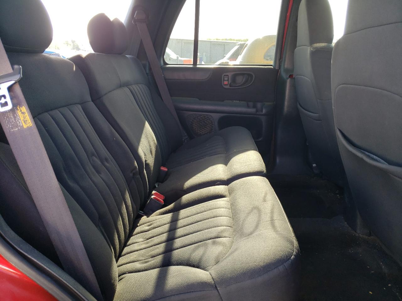 Photo 6 from auction – 2003 CHEVROLET BLAZER with VIN 1GNCS13X43K140557