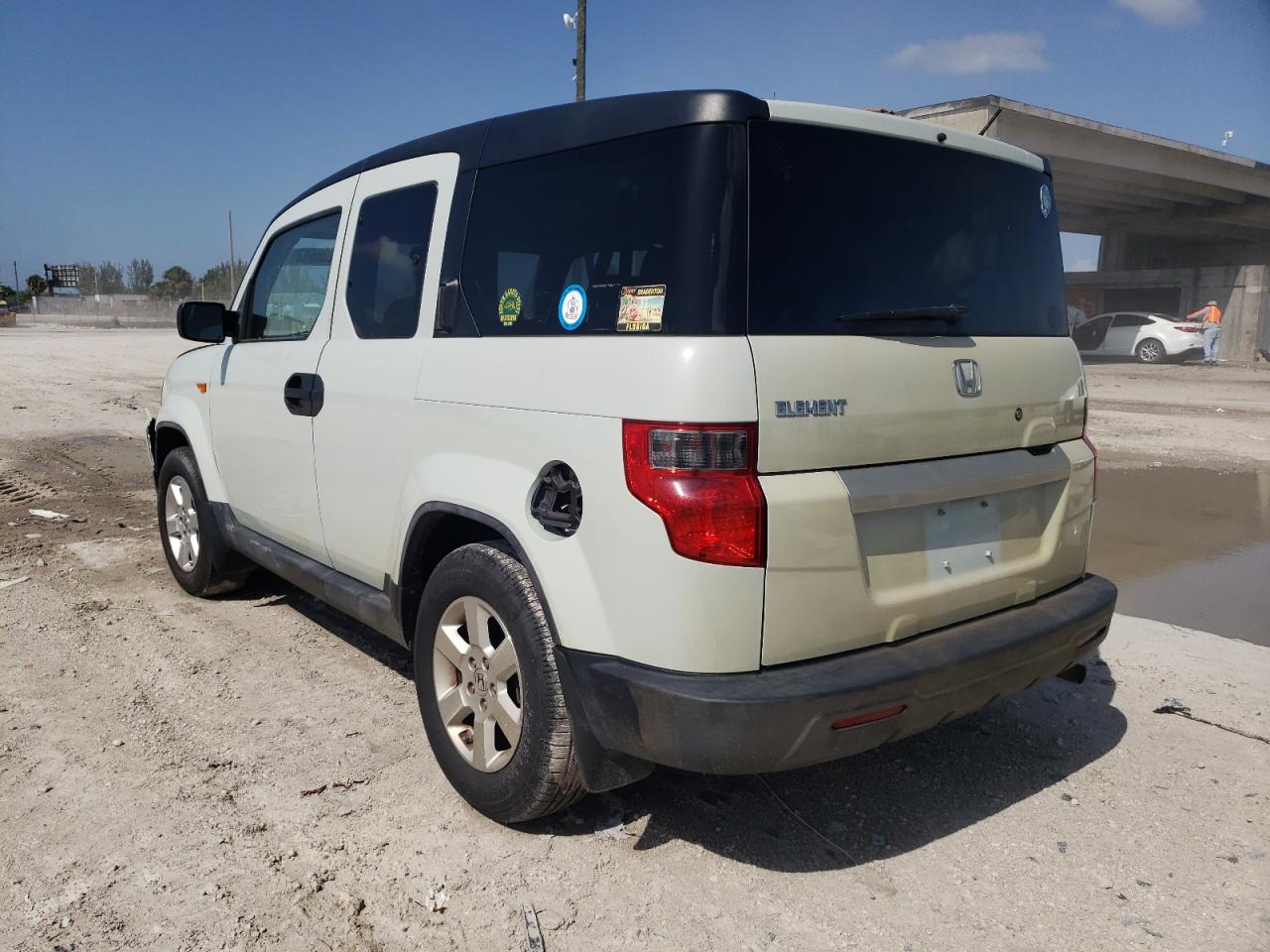 Photo 3 from auction – 2011 HONDA ELEMENT EX with VIN 5J6YH1H74BL002865