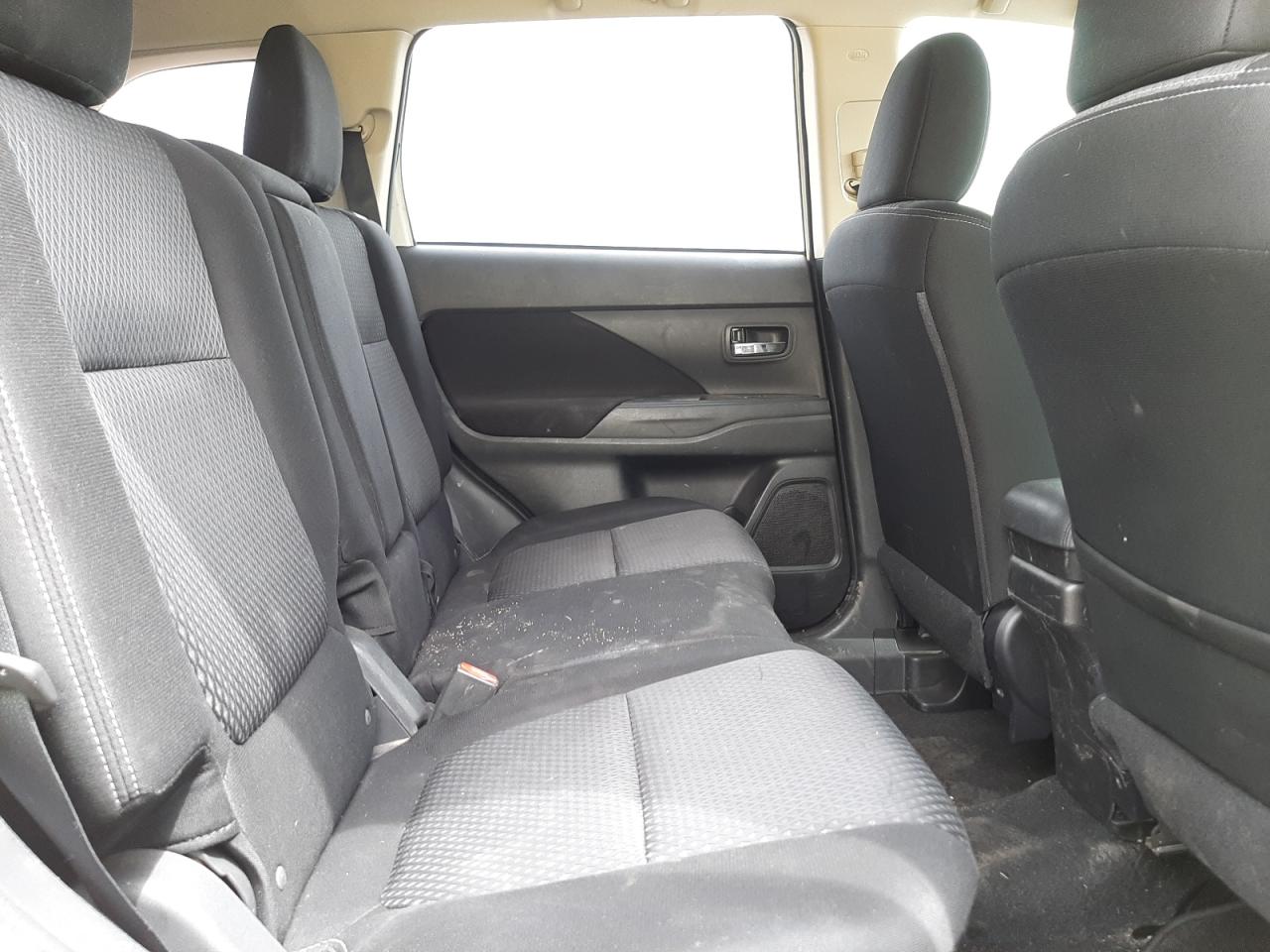 Photo 6 from auction – 2016 MITSUBISHI OUTLANDER with VIN JA4AD2A31GZ009898