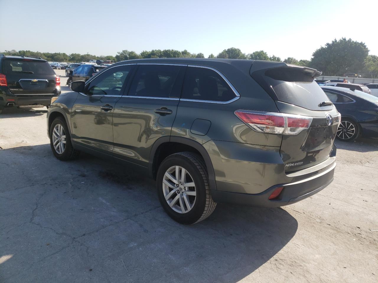 Photo 3 from auction – 2014 TOYOTA HIGHLANDER with VIN 5TDZKRFH8ES011674