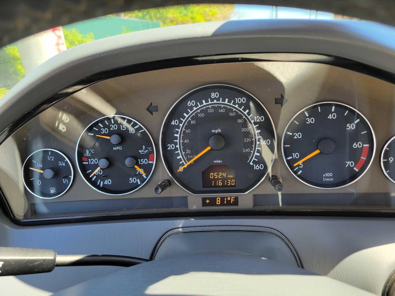 Photo 8 from auction – 2000 MERCEDES-BENZ SL 500 with VIN WDBFA68F4YF192842