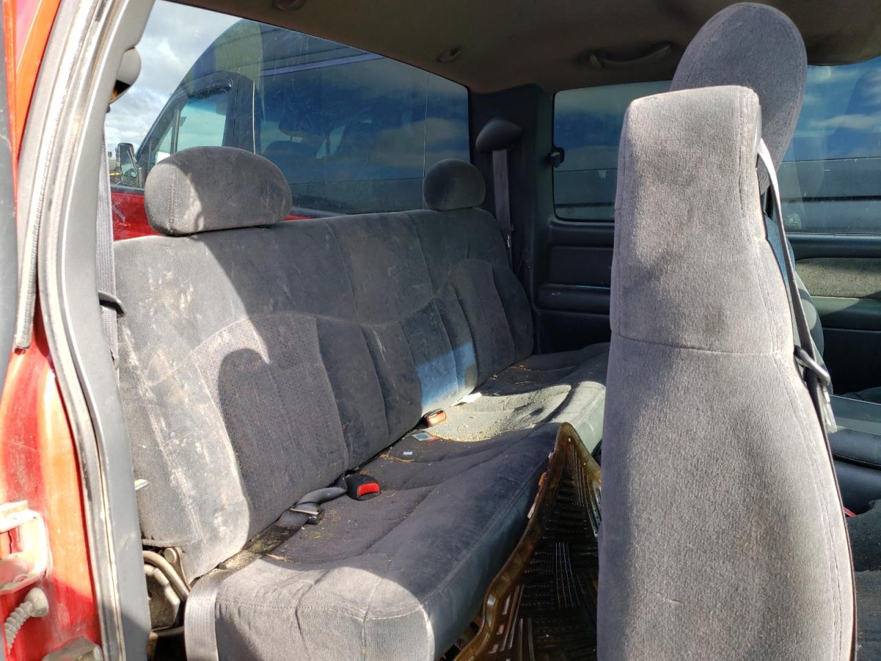 Photo 9 from auction – 2000 CHEVROLET SILVERADO with VIN 2GCEK19T5Y1109413