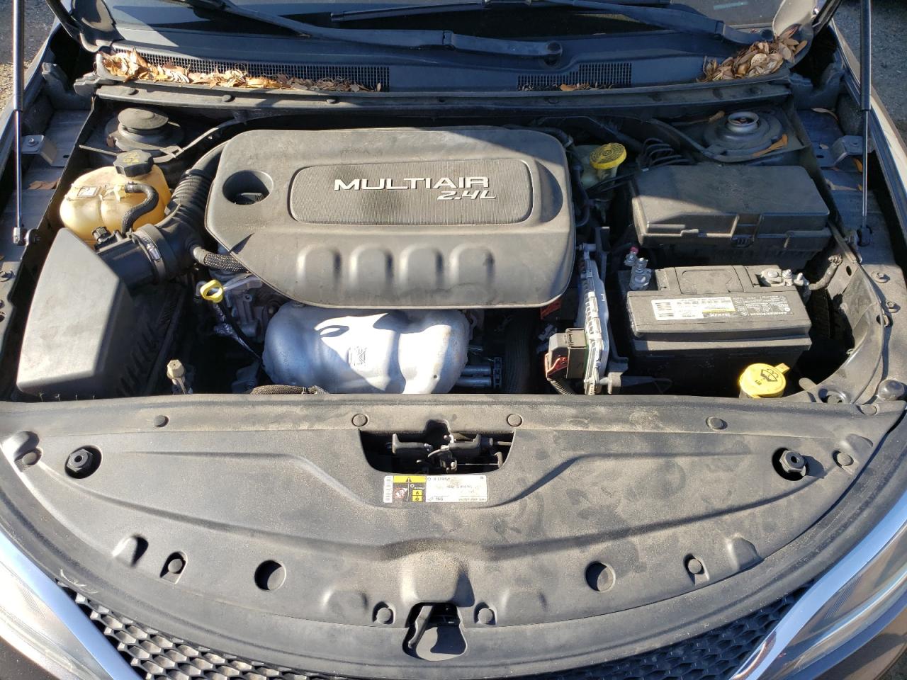 Photo 7 from auction – 2015 CHRYSLER 200 LIMITE with VIN 1C3CCCABXFN672685