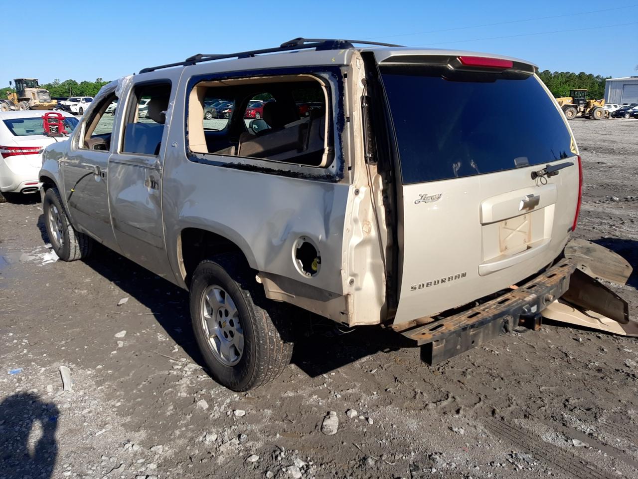 Photo 3 from auction – 2011 CHEVROLET SUBURBAN C with VIN 1GNSCJE02BR324975