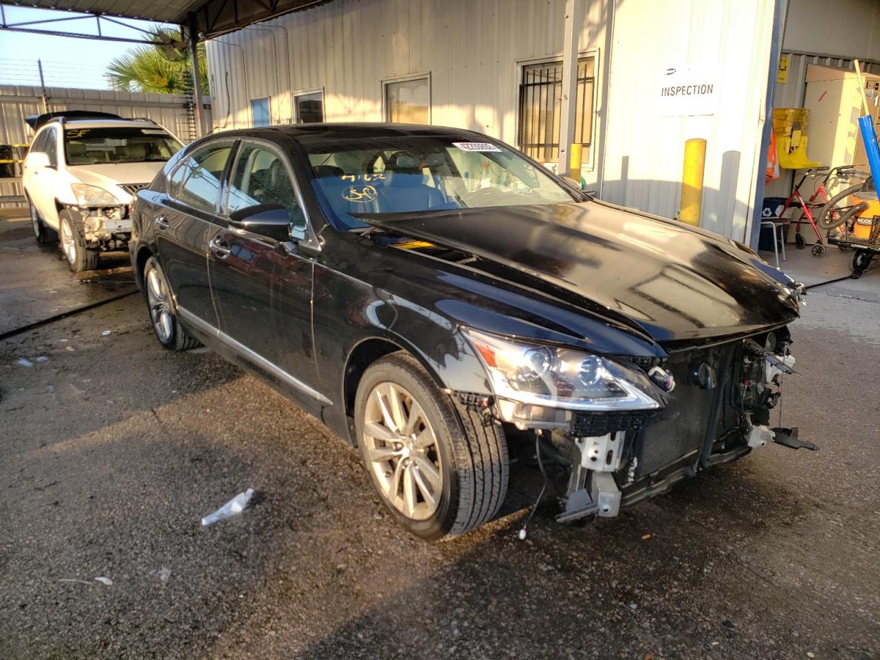 LEXUS LS 460 2015 with VIN JTHCL5EF3F5025368 - Photo from auction