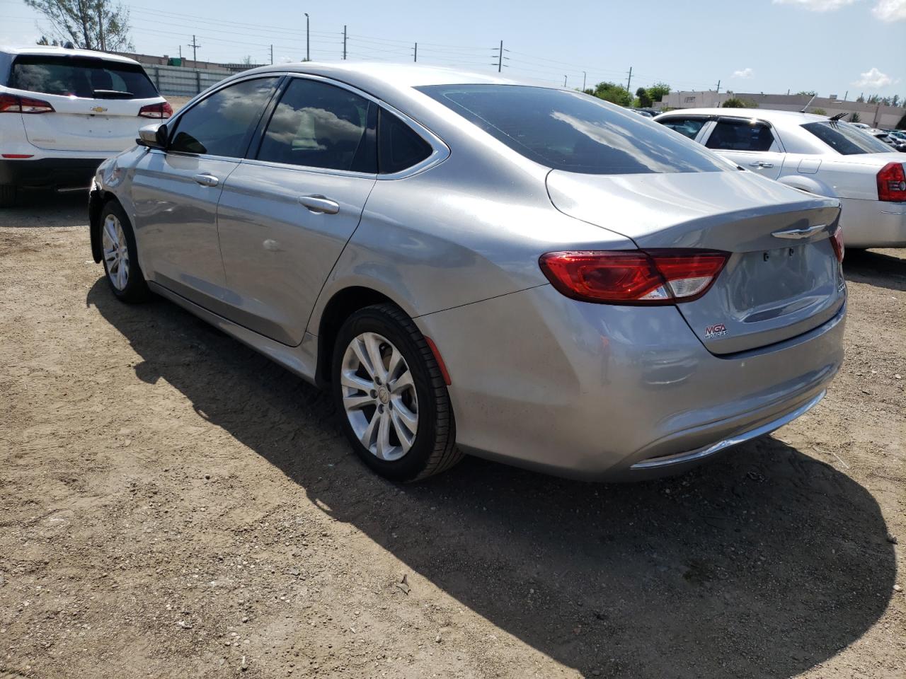 Photo 3 from auction – 2015 CHRYSLER 200 LIMITE with VIN 1C3CCCAB6FN657388