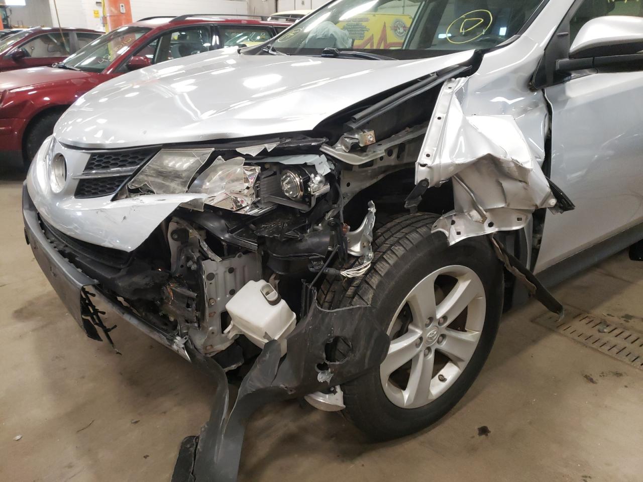 Photo 9 from auction – 2014 TOYOTA RAV4 XLE with VIN JTMRFREV8ED049557