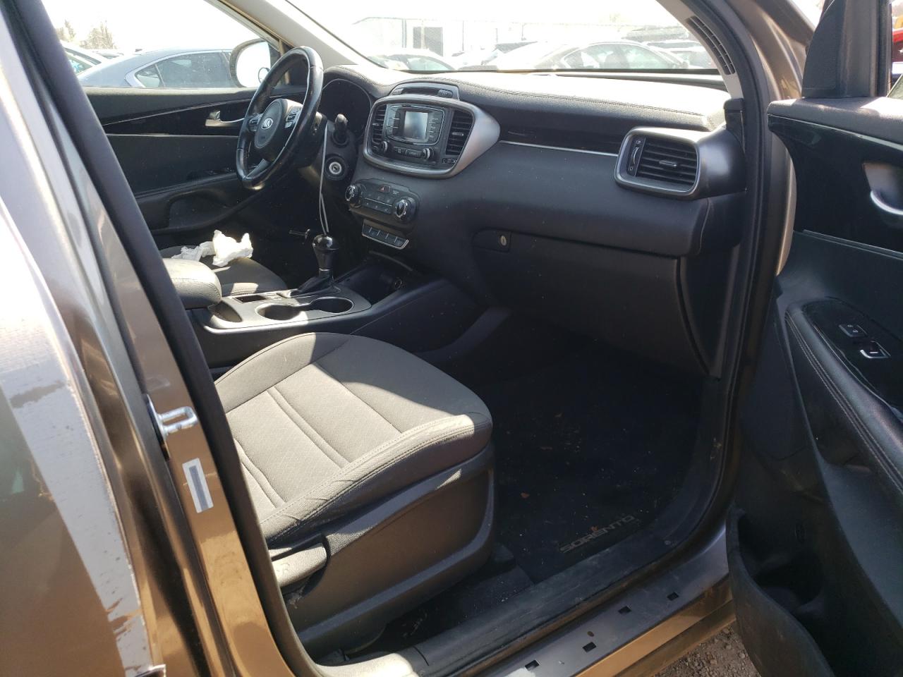 Photo 5 from auction – 2016 KIA SORENTO LX with VIN 5XYPG4A34GG005507