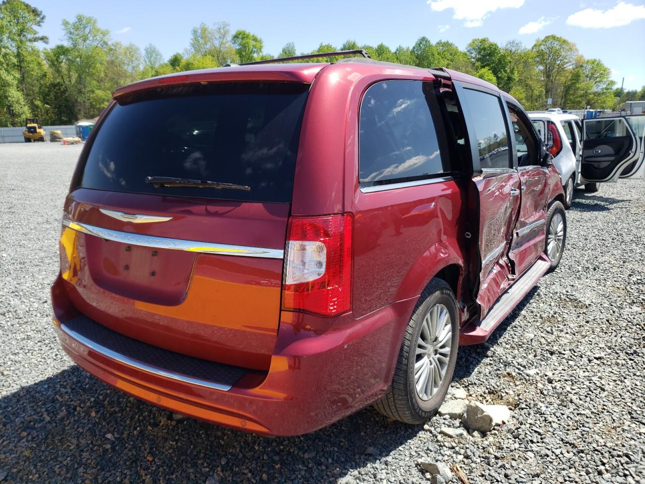 Photo 4 from auction – 2014 CHRYSLER TOWN & COU with VIN 2C4RC1CG3ER312680