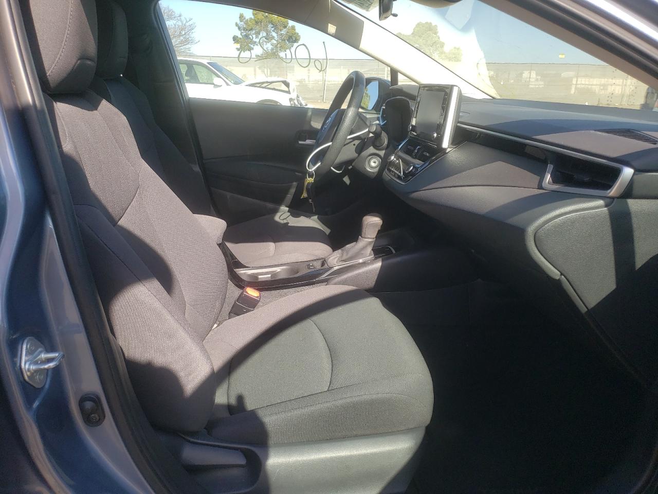Photo 5 from auction – 2020 TOYOTA COROLLA LE with VIN 5YFEPRAE0LP036166