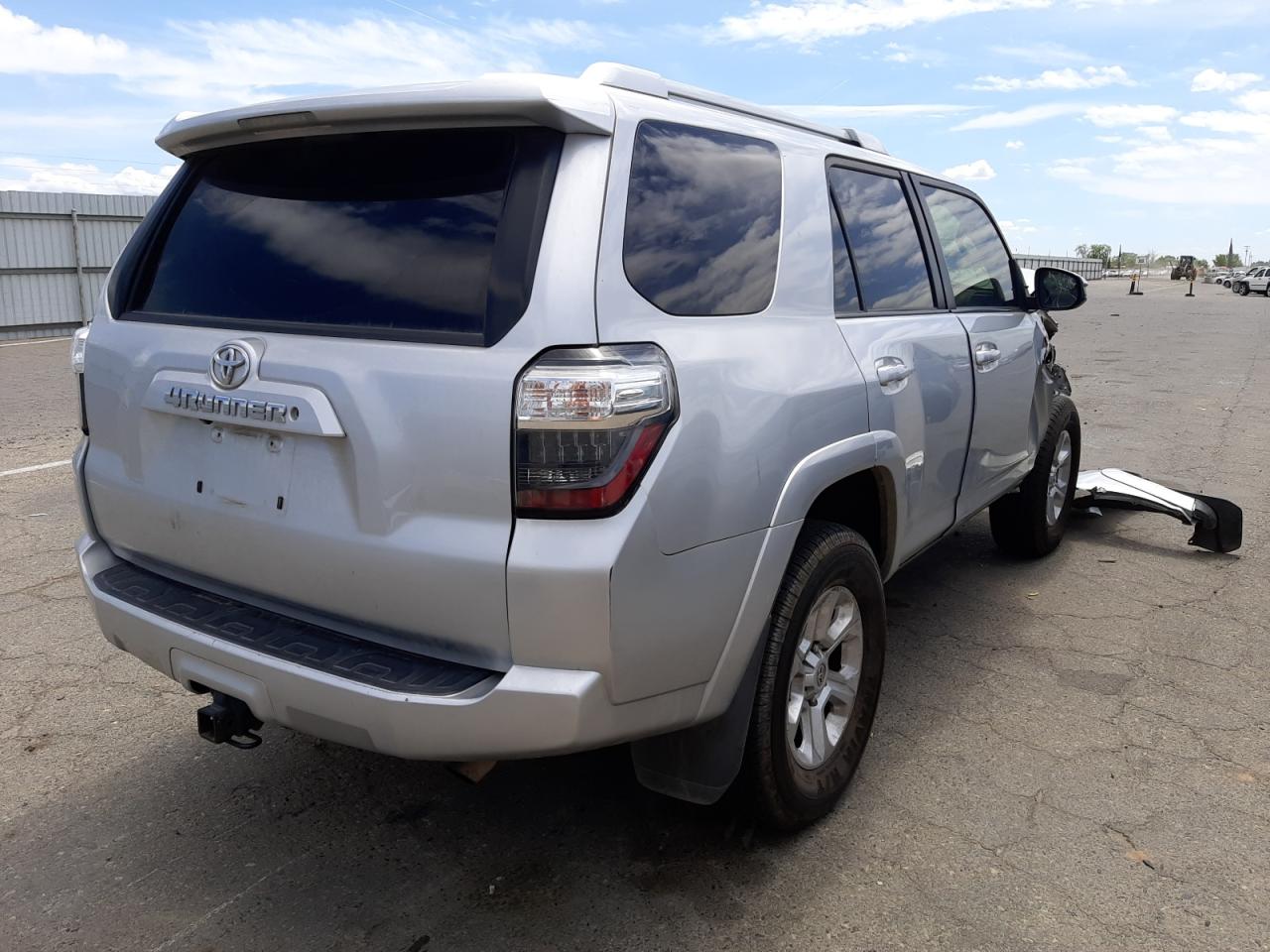 Photo 4 from auction – 2014 TOYOTA 4RUNNER SR with VIN JTEBU5JR2E5187223