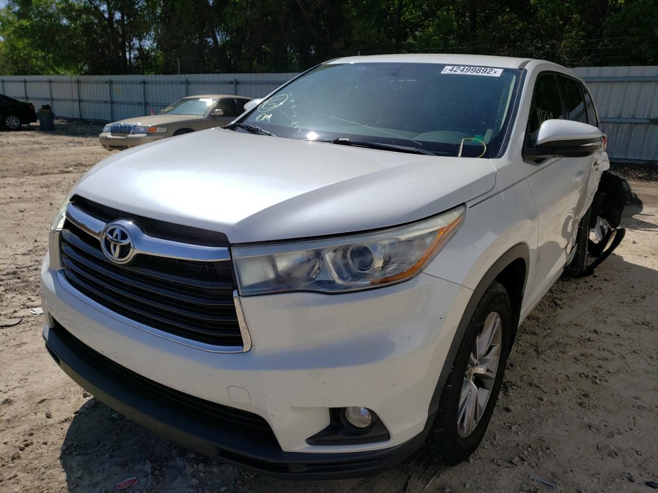 Photo 2 from auction – 2015 TOYOTA HIGHLANDER with VIN 5TDBKRFH8FS091321