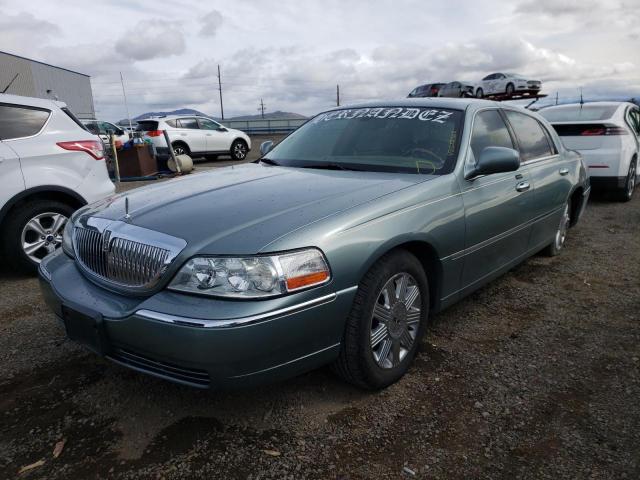 Photo 2 from auction – 2004 LINCOLN TOWN CAR U with VIN 1LNHM83W84Y665897