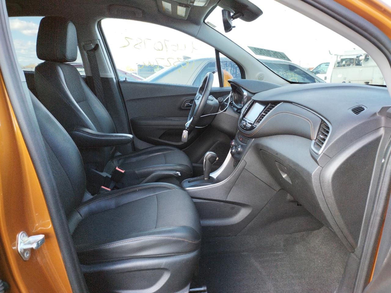 Photo 5 from auction – 2017 CHEVROLET TRAX 1LT with VIN 3GNCJLSB5HL173416