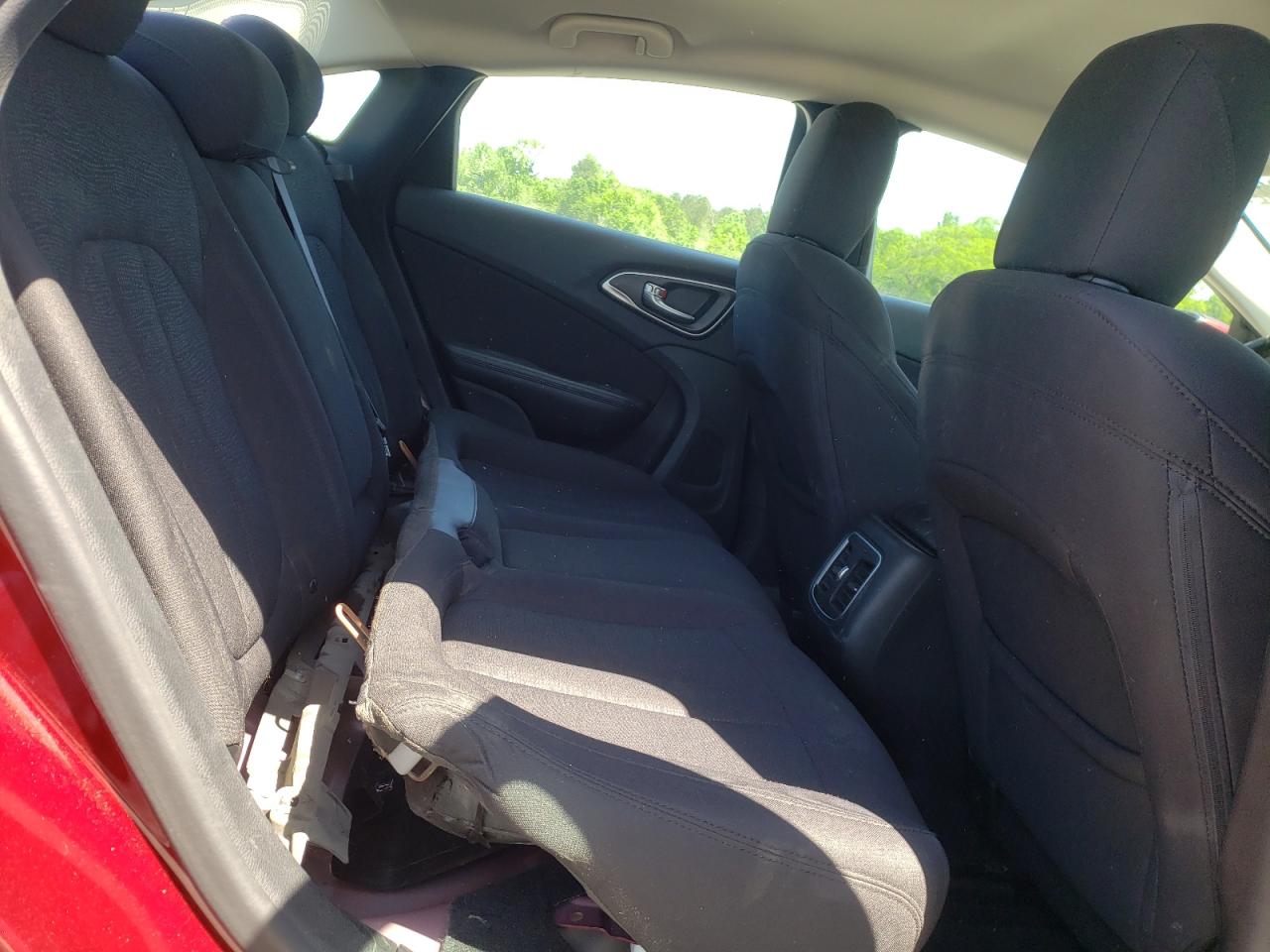 Photo 6 from auction – 2015 CHRYSLER 200 LIMITE with VIN 1C3CCCAB1FN559076