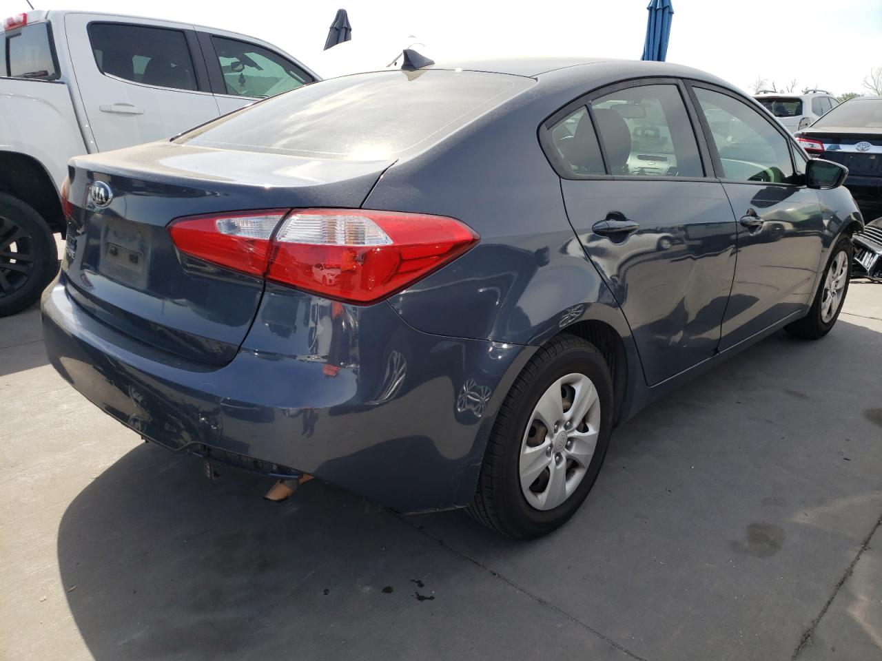 Photo 4 from auction – 2016 KIA FORTE LX with VIN KNAFK4A63G5576612