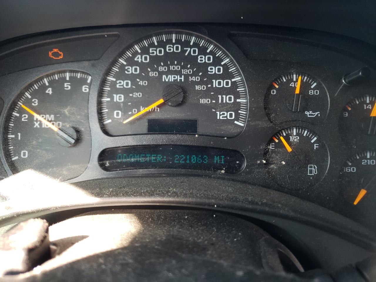 Photo 8 from auction – 2005 CHEVROLET AVALANCHE with VIN 3GNEC12Z85G177310