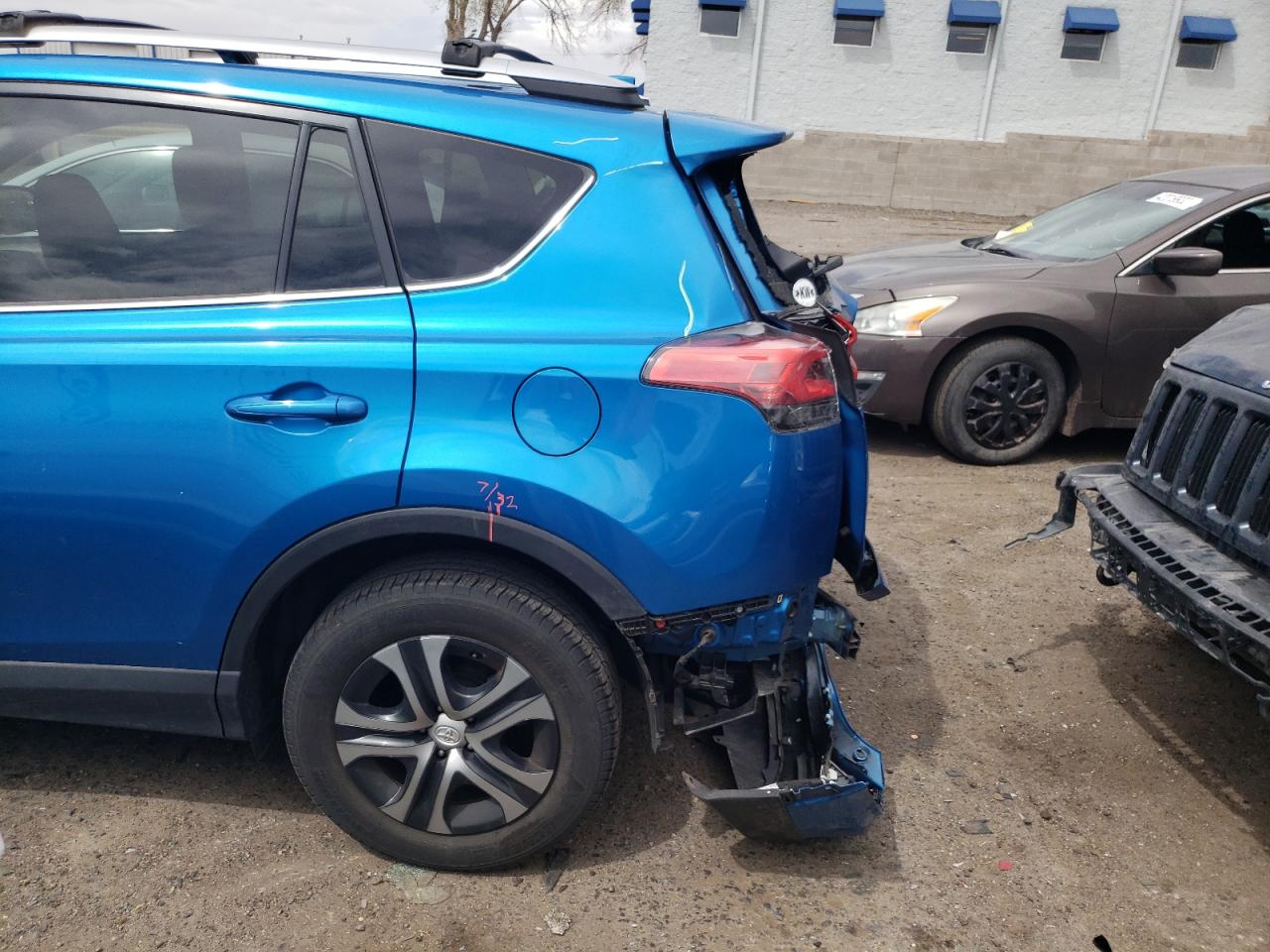 Photo 9 from auction – 2018 TOYOTA RAV4 LE with VIN 2T3ZFREV6JW506072